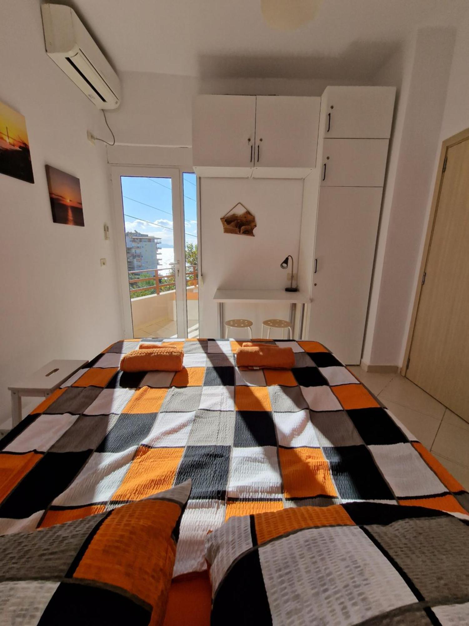 Orange Corner Apartment Sarandë Exteriör bild