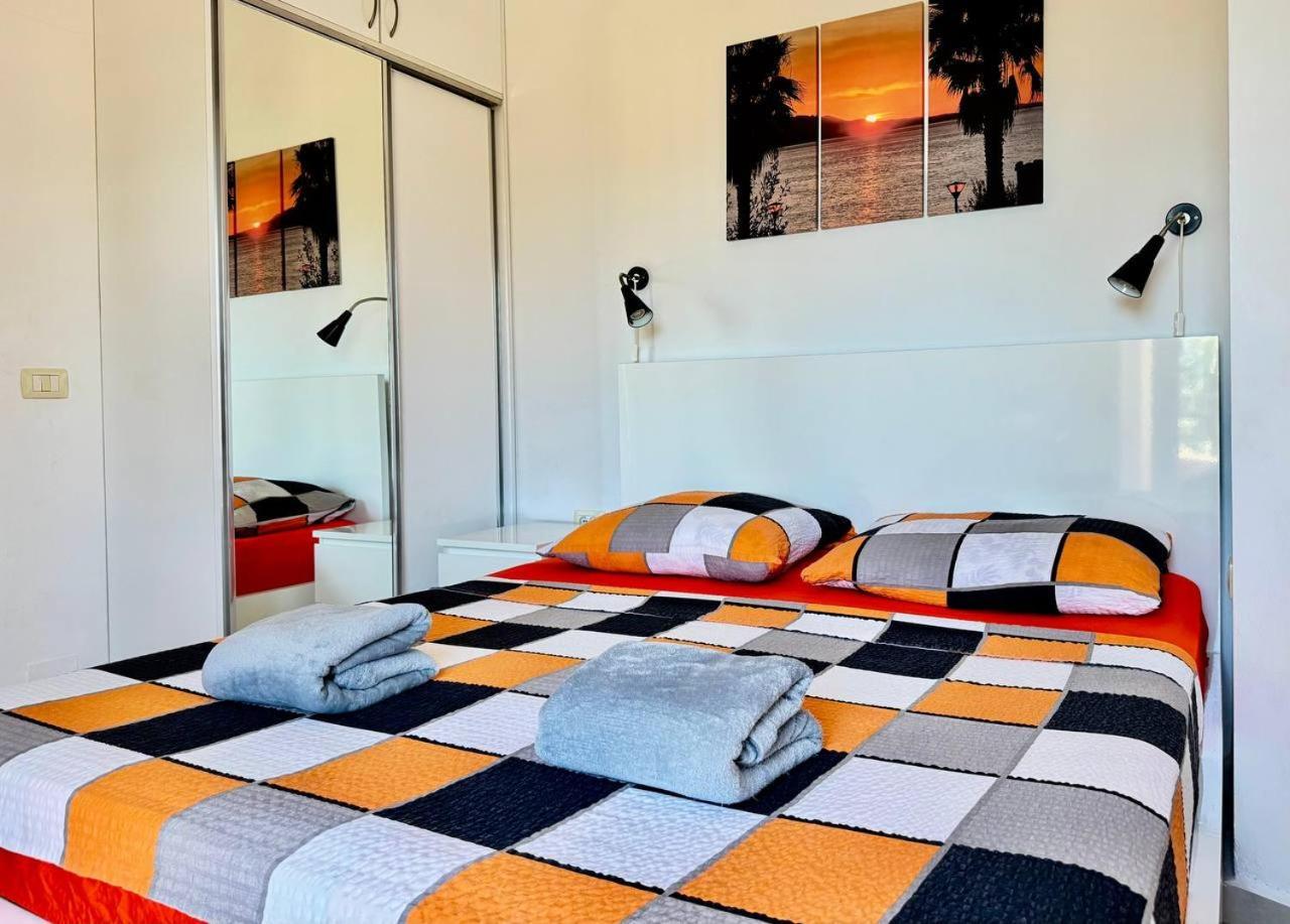 Orange Corner Apartment Sarandë Exteriör bild